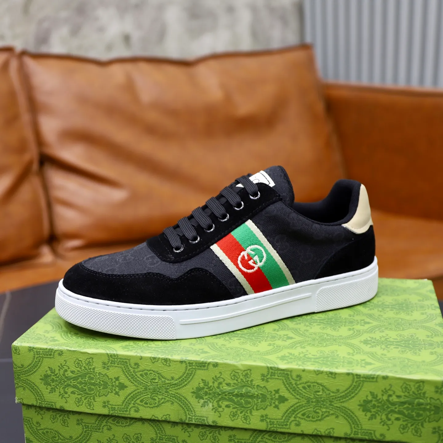 Men's men's shoes 💰440💰🙅‍♂️🙅‍♂️🙅‍♂️ Brand: Gucci GUCCi Standard code: 38-44 (45 customized) Grade: Same as the official website Material: Original material splicing Comfortable and breathable sheepskin lining Lightweight and wear-resistant sports outsole Style category: Men's fashion casual shoes Running sports shoes Distinguished luxury brand elements Top luxury color: actual picture color